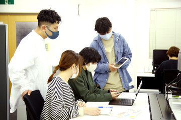 社長、スタッフ同士が互いに信頼し合っている